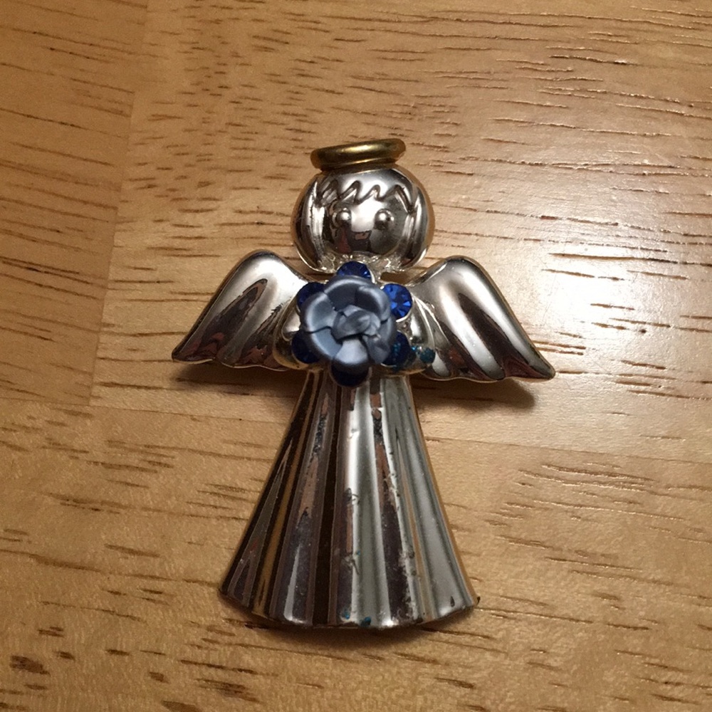 Adorable angel brooch👼